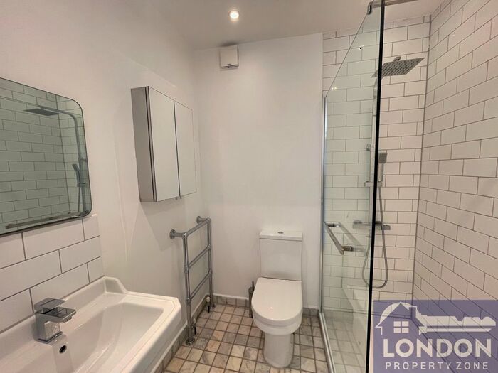 2 Bedroom Flat To Rent In Elsham Road, Kensington Olympia, London, W14