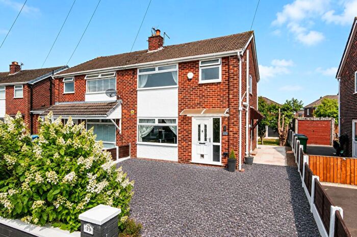 3 Bedroom Semi Detached House For Sale In Patterdale Road, Partington, Manchester, M31