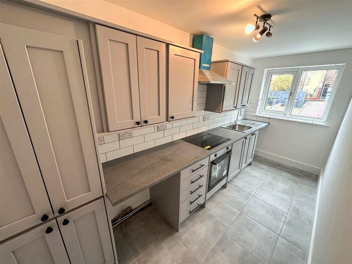 2 Bedroom Flat To Rent In Welbeck Road, Doncaster, DN4