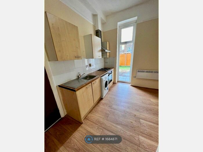 1 Bedroom Flat To Rent In Studio Garden, Ilford, IG1
