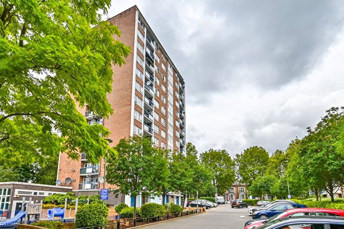 2 Bedroom Flat To Rent In Cazenove Road, Stoke Newington, London, N16