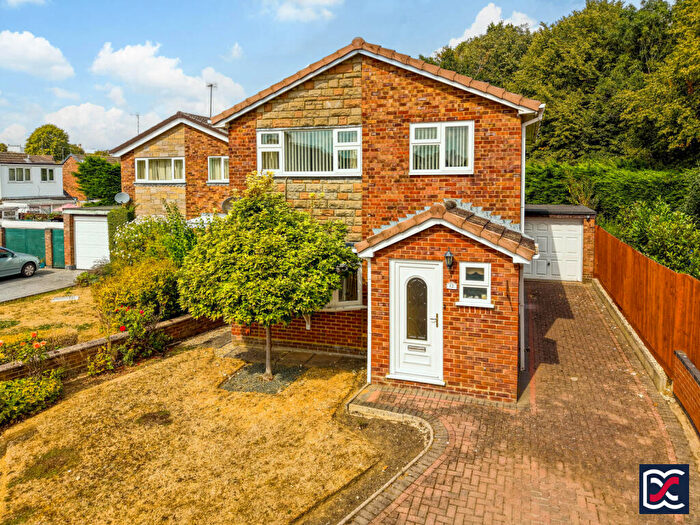 3 Bedroom Detached House For Sale In Lake Crescent, Daventry, West Northamptonshire, NN11