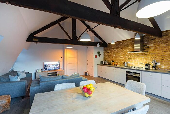 1 Bedroom Flat To Rent In Rathbone Place, London, W1T