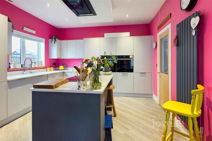 4 Bedroom Detached House For Sale In Walkerith Road, Morton, DN21