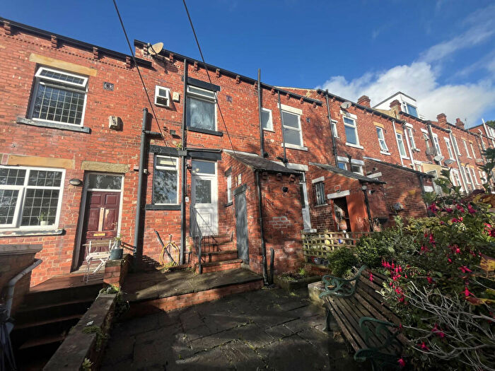 3 Bedroom Terraced House To Rent In Featherbank Grove, Leeds, LS18