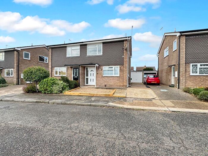 3 Bedroom Semi-Detached House To Rent In Starfield Close, Ipswich, IP4