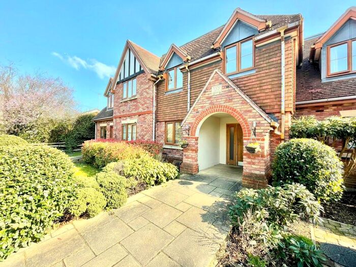 2 Bedroom Apartment To Rent In Church Road, Earley, Reading, Berkshire, RG6