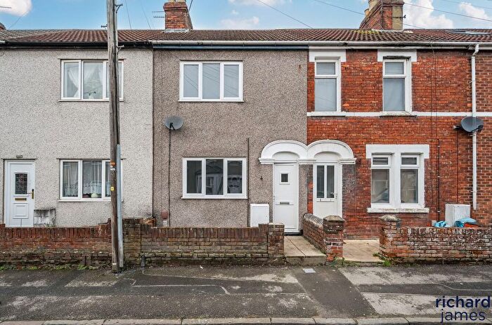 2 Bedroom Terraced House For Sale In Dean Street, Swindon, SN1