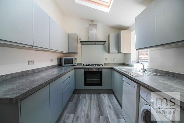 6 Bedroom End Of Terrace House To Rent In Rothesay Avenue, Nottingham, NG7