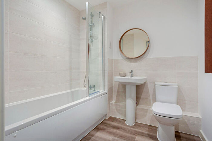 2 Bedroom Apartment To Rent In Cambridge Place, Farnham, Surrey, GU9