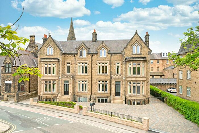 3 Bedroom Flat To Rent In North Park Road, Harrogate, HG1