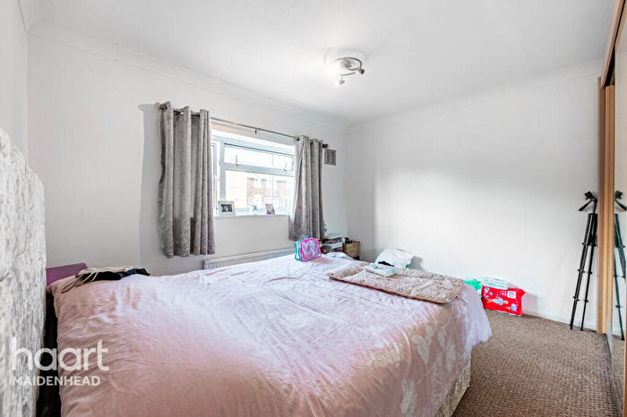 3 Bedroom Semi-Detached House For Sale In Gardner Road, Maidenhead, SL6