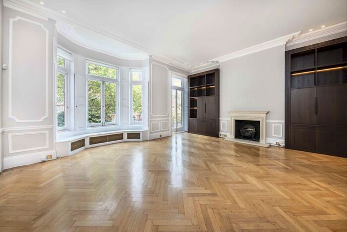 3 Bedroom Flat To Rent In Lennox Gardens, London, SW1X