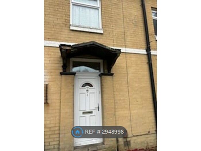 2 Bedroom End Of Terrace House To Rent In Thorncliffe Avenue, Dukinfield, SK16