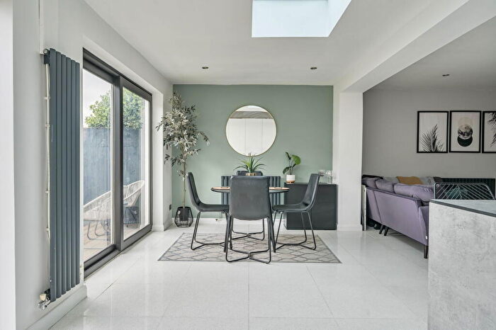 2 Bedroom Semi-Detached Bungalow For Sale In Clive Road, Cliffsend, Ramsgate, CT12