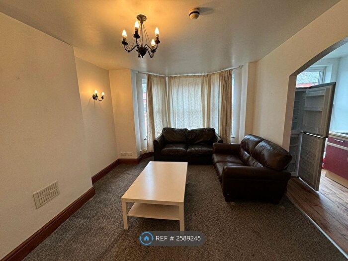 2 Bedroom Flat To Rent In Didsbury, Manchester, M20