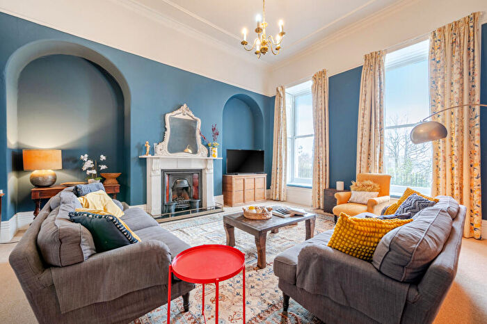 2 Bedroom Flat For Sale In Royal York Crescent, Bristol, BS8