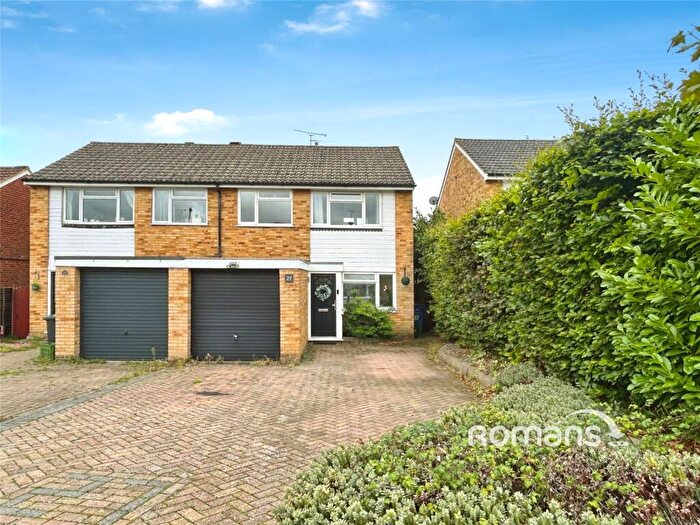 3 Bedroom Semi-Detached House For Sale In Aylesham Way, Yateley, Hampshire, GU46