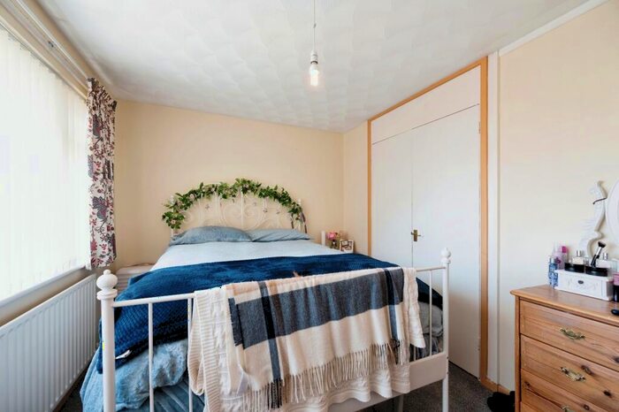 2 Bedroom Flat For Sale In Sea Front, Hayling Island, Hampshire, PO11