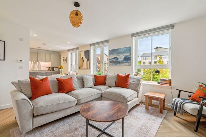 2 Bedroom Flat For Sale In Oatlands Square, Glasgow, G5