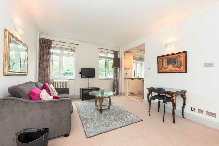 Studio To Rent In Pembroke Road, London, W8