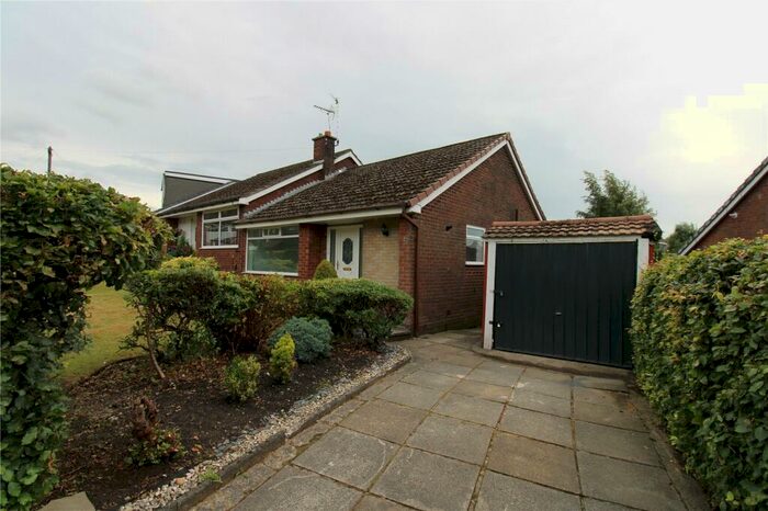 2 Bedroom Bungalow To Rent In Linkside Avenue, Royton, Oldham, Greater Manchester, OL2