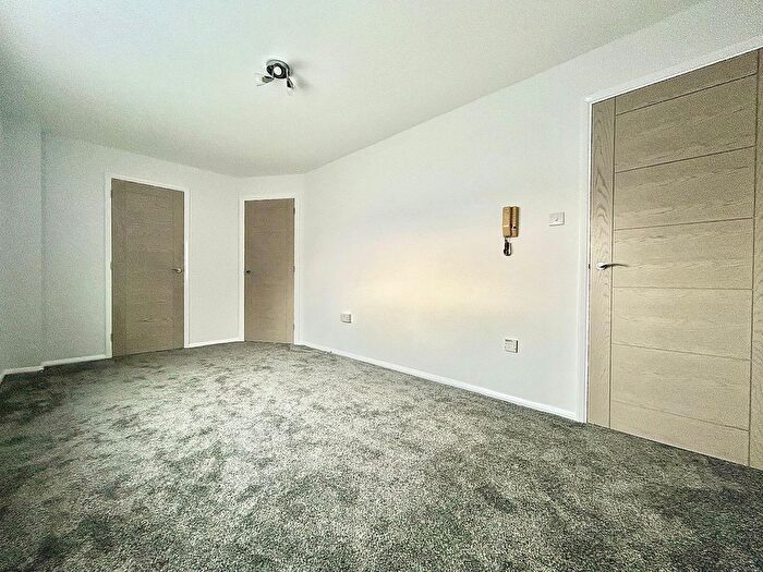 Studio To Rent In Liden Close, London, E17