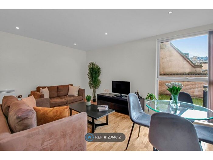 1 Bedroom Flat To Rent In Great Suffolk Street, London, SE1