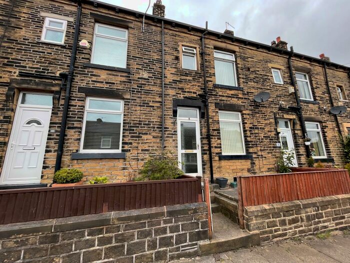 3 Bedroom House To Rent In Cresswell Place, Bradford, BD7