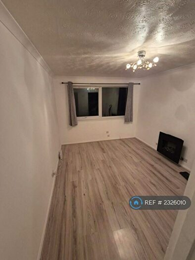 1 Bedroom Flat To Rent In Windsor Drive, High Wycombe, HP13