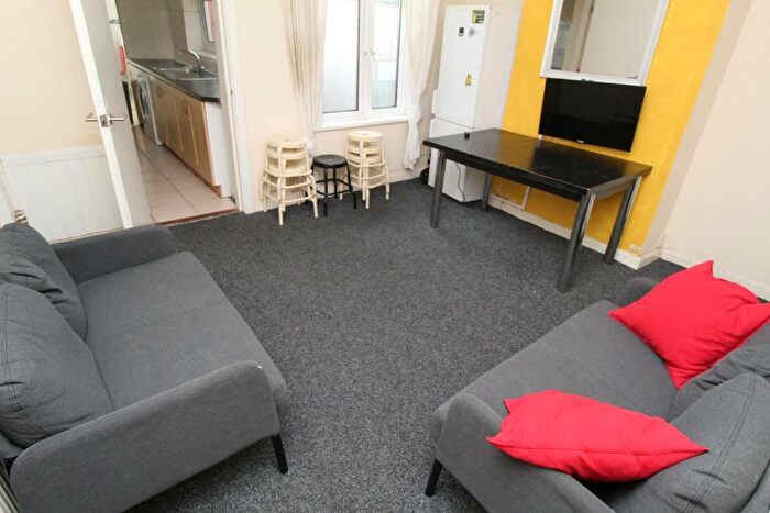 3 Bedroom Semi-Detached House To Rent In Montpelier Road ( Bed), Dunkirk, Nottingham, NG7