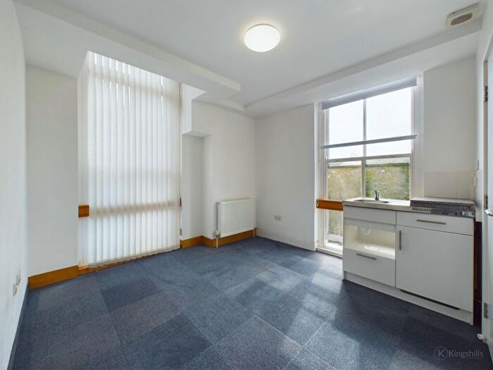 House Of Multiple Occupation To Rent In En-Suite Room, The Clock House, Frogmoor, High Wycombe, HP13