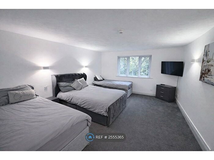 1 Bedroom Flat To Rent In Rochdale Road, Denshaw, Oldham, OL3