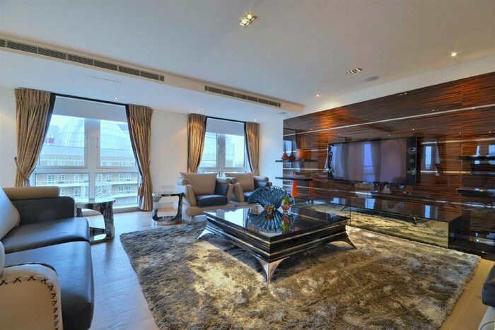 5 Bedroom Flat To Rent In Park Street, Chelsea Creek, SW6
