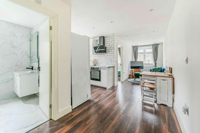 1 Bedroom Flat To Rent In Wandsworth Road, Nine Elms, SW8