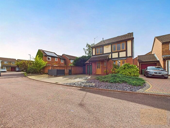 4 Bedroom Detached House For Sale In Armada Close, Gloucester, GL3