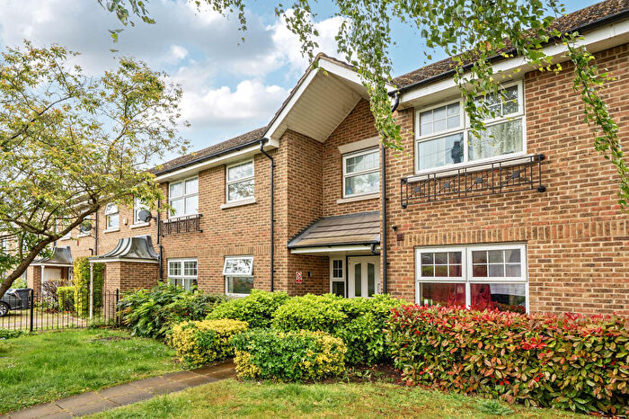 2 Bedroom Flat For Sale In Lancaster Road, Barnet, EN4