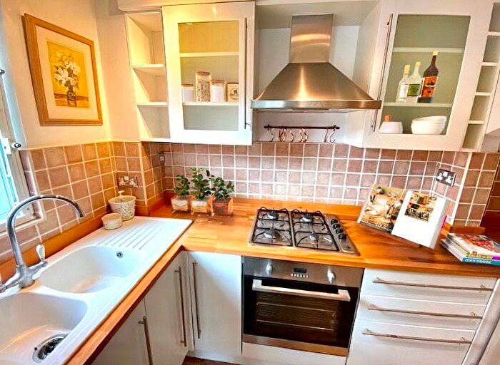 1 Bedroom Semi-Detached House To Rent In Houghton Close, Hampton, TW12