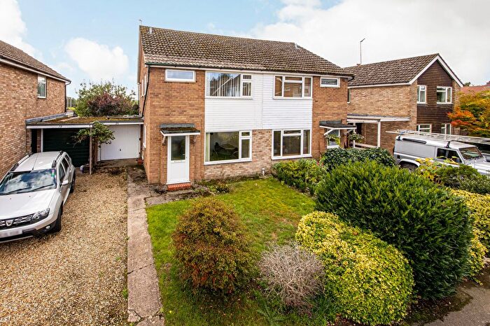 3 Bedroom Semi-Detached House For Sale In Cherry Tree Close, Southmoor, OX13