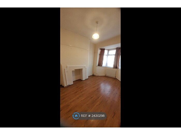 3 Bedroom Terraced House To Rent In St Awdrys Road, Barking, IG11