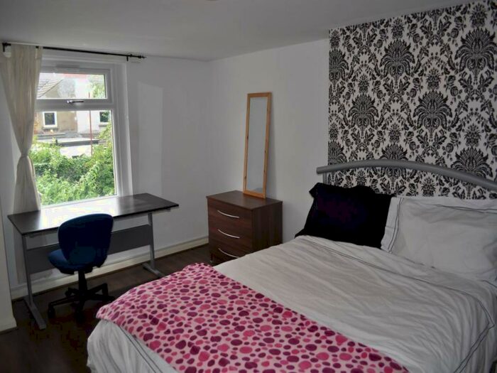 2 Bedroom Flat To Rent In Claude Road, Roath, Cardiff, CF24