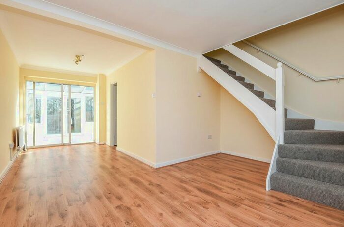 2 Bedroom Terraced House To Rent In Mornington Walk, Richmond Upon Thames, TW10