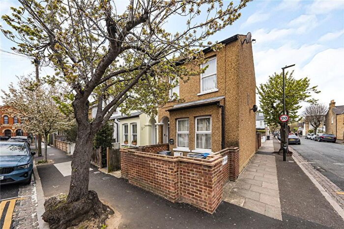 1 Bedroom Flat For Sale In B Hardy Road, London, SW19