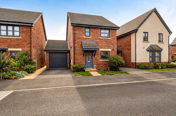 3 Bedroom Detached House For Sale In Holmes Place, Binfield, Bracknell, RG42