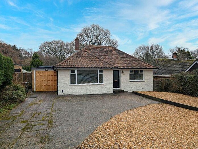 3 Bedroom Bungalow For Sale In Forest Road, Winford, PO36