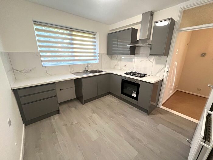 1 Bedroom Flat To Rent In Roundhedge Way, Enfield, EN2
