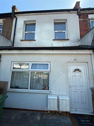 4 Bedroom Maisonette To Rent In Cann Hall Road, Leytonstone, E11