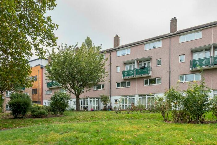 2 Bedroom Apartment To Rent In Avon Road, Walthamstow, E17