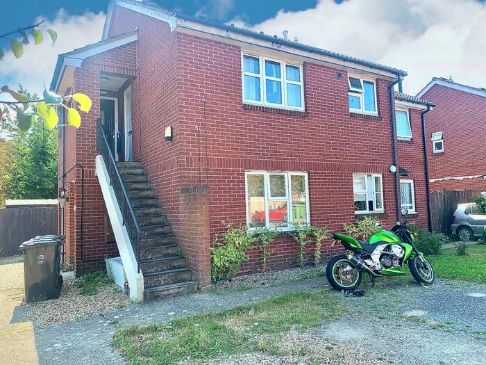 Maisonette To Rent In Duddon Close, West End, Southampton, SO18