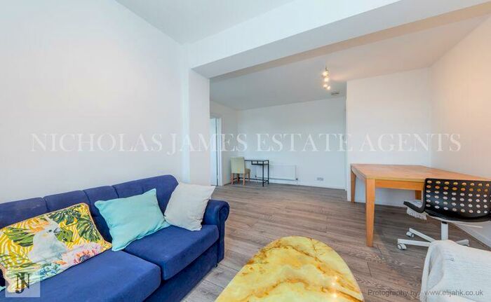 3 Bedroom Flat To Rent In High Road, East Finchley, N2